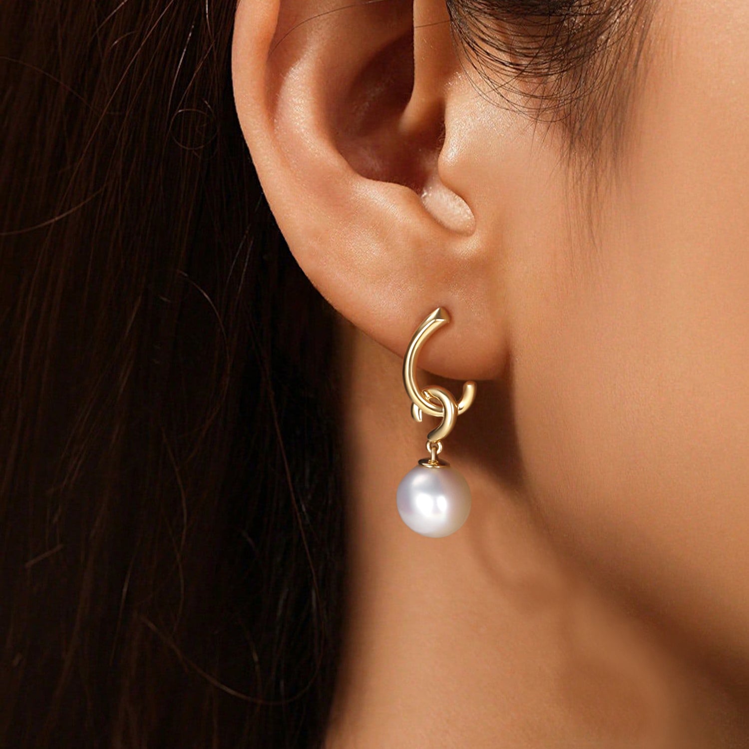 Dangling Pearl Earrings