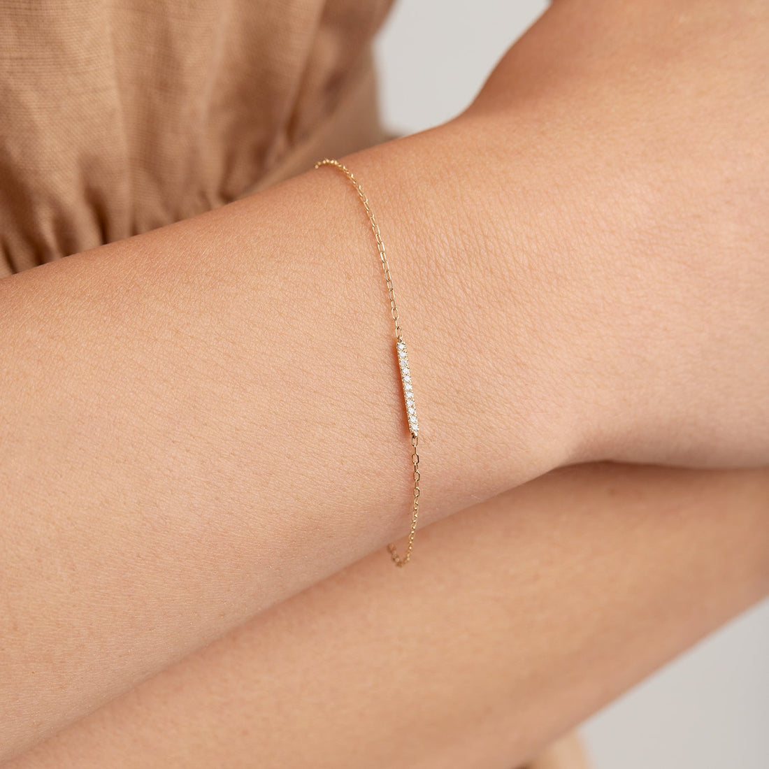 Bracciale con barra di pietre preziose