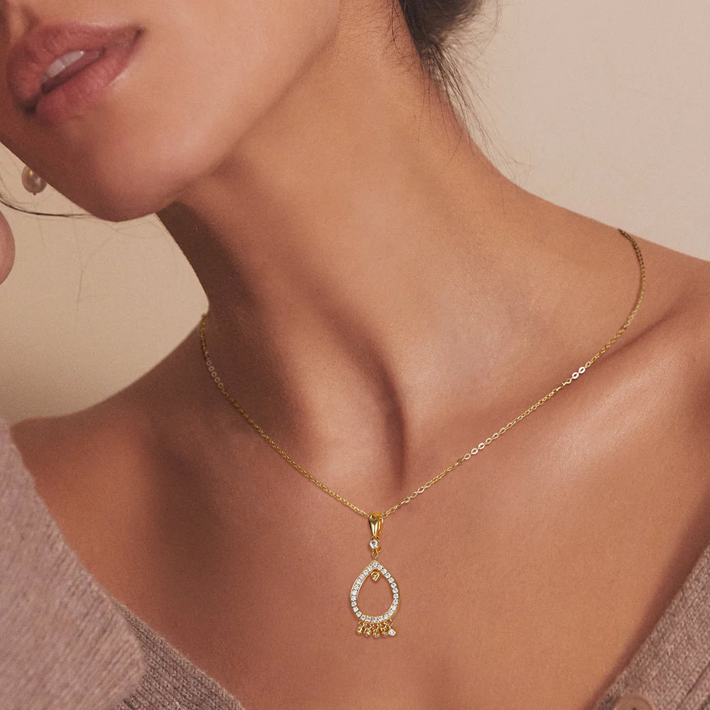 moissanite diamond necklace, 
teardrop gold necklace, delicate gold necklace, gold pendant necklace, girlfriend necklace