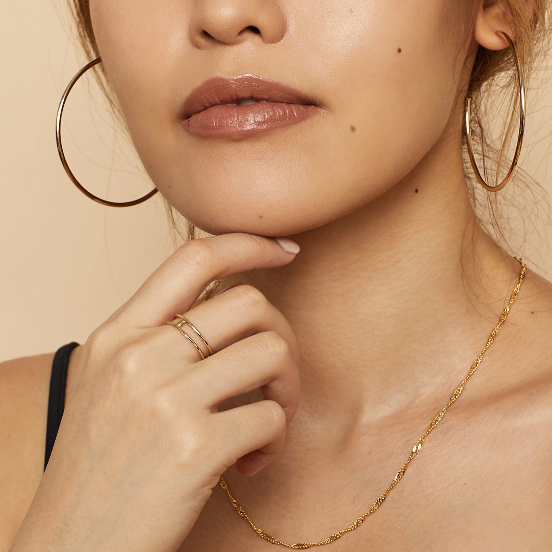 Anello con cornice in linea