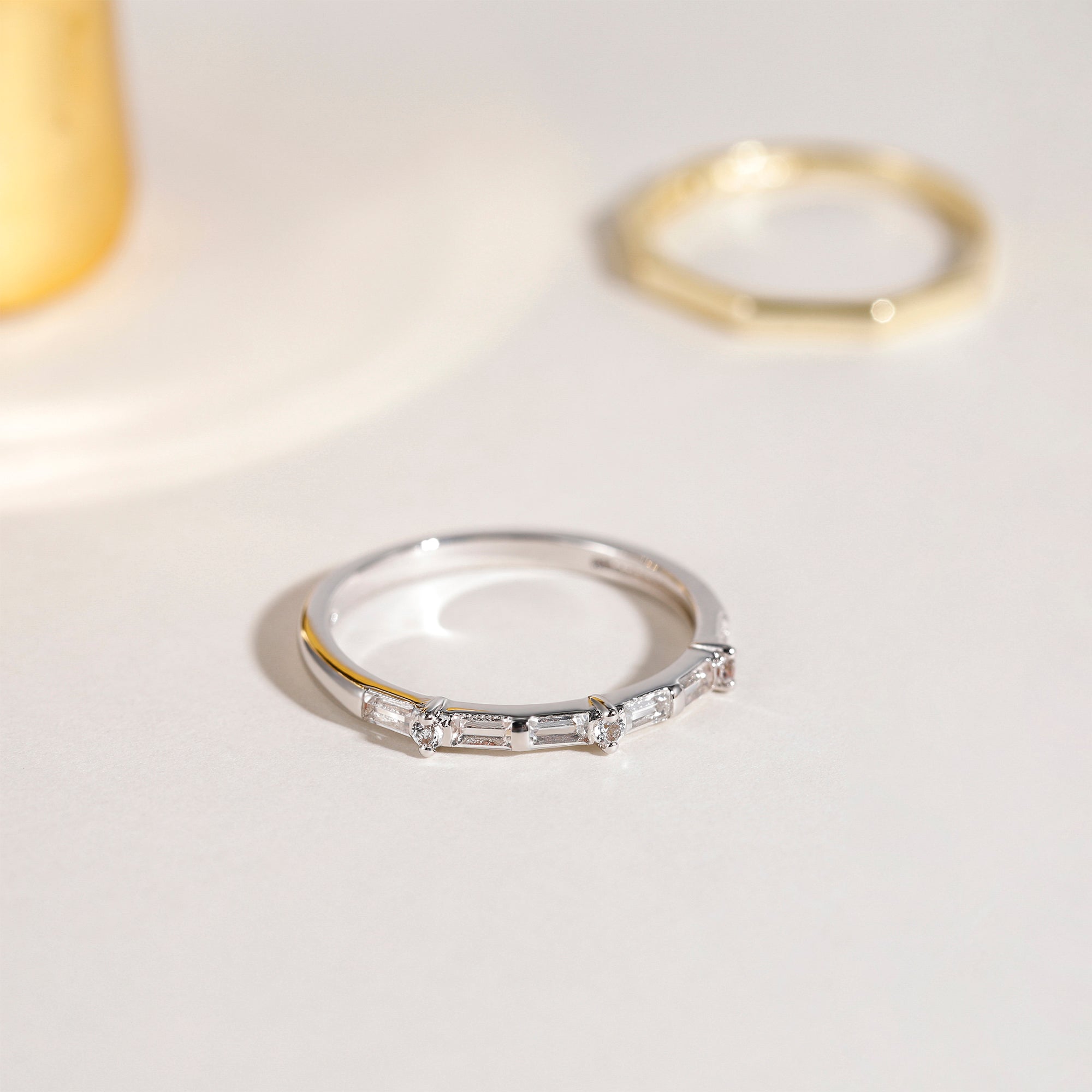 Anello con pietra preziosa rettangolare personalizzabile 