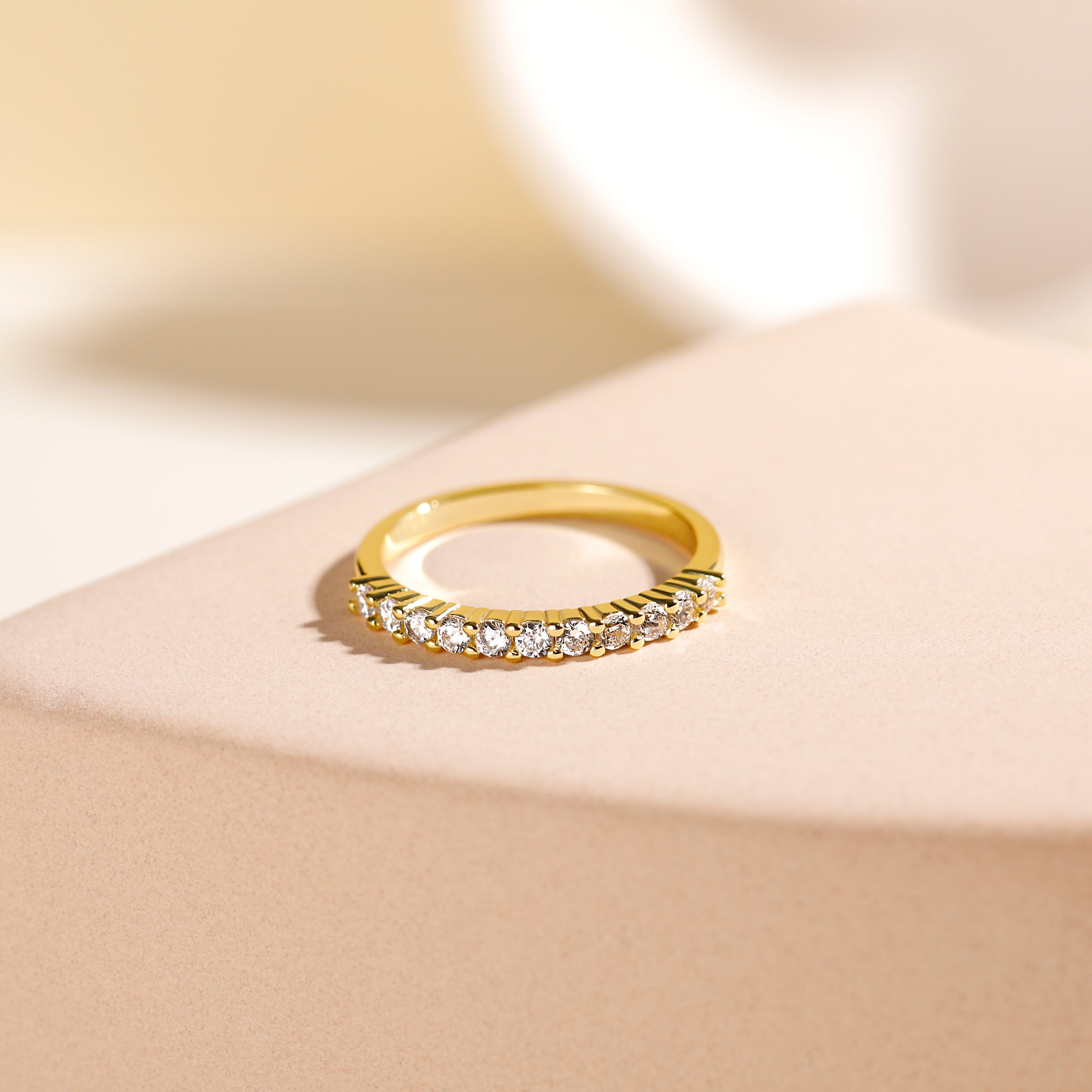 Anello stile pavé semicircolare