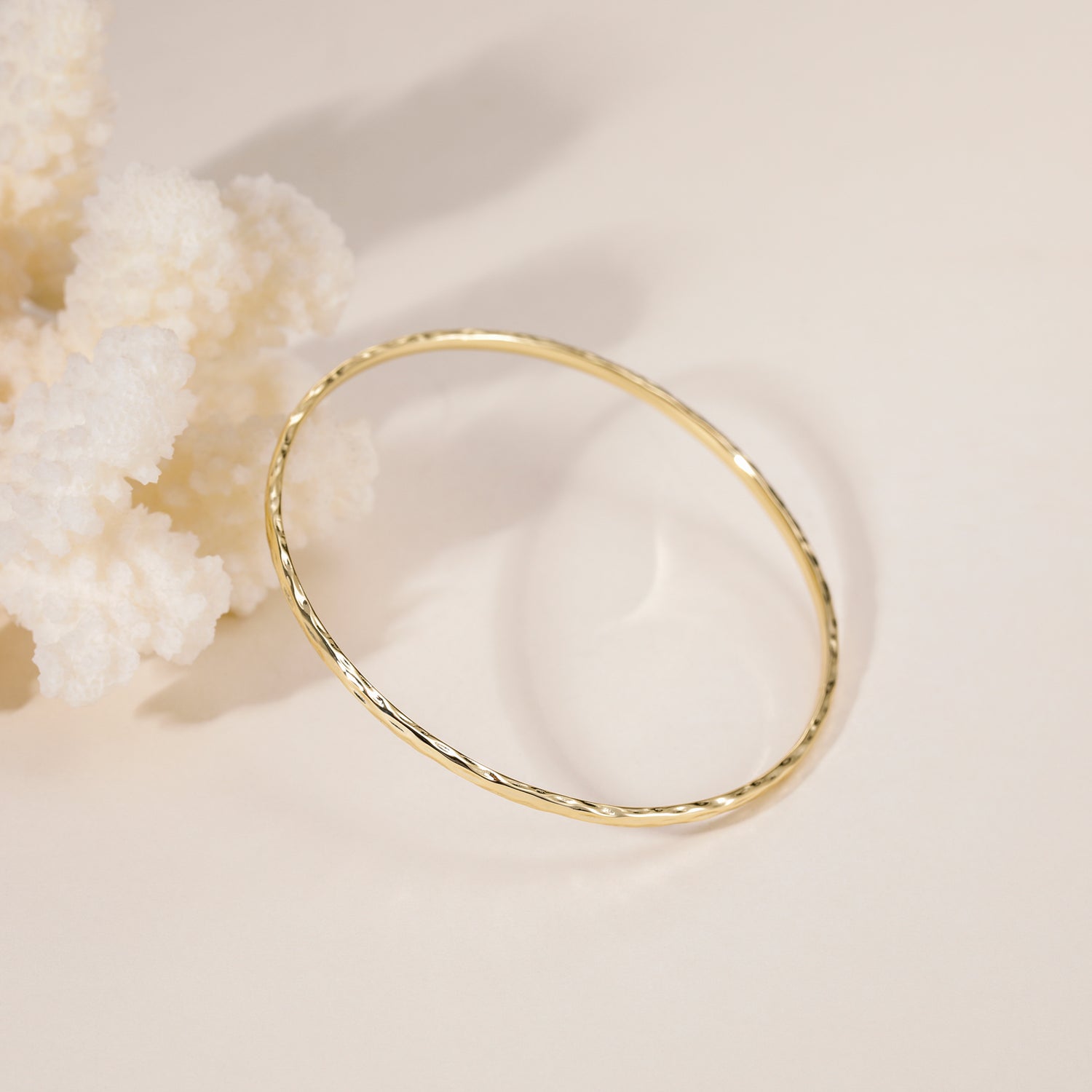 Bracciale rigido sottile in oro