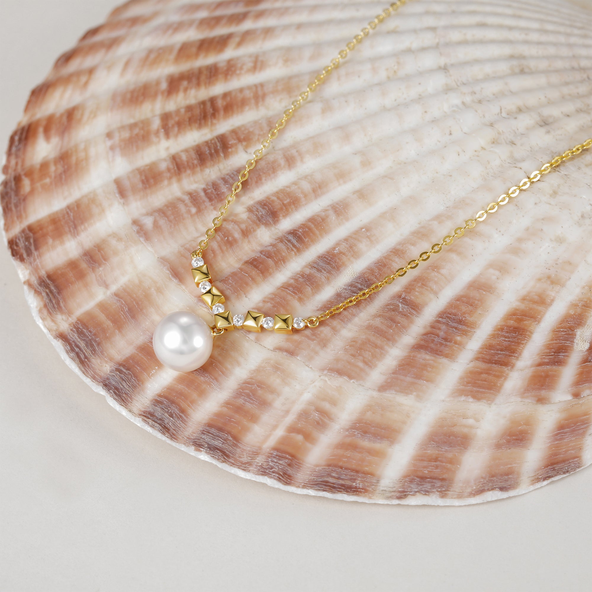 freshwater pearl necklace, pearl necklace meaning, mother of pearl jewelry, freshwater pearl necklace, pearl and diamond necklace