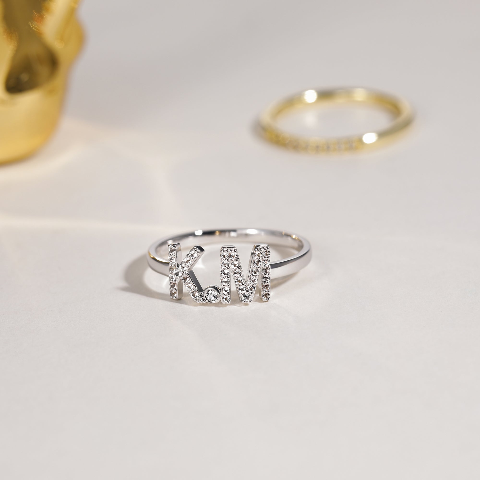 Anello combinato con lettera aperta