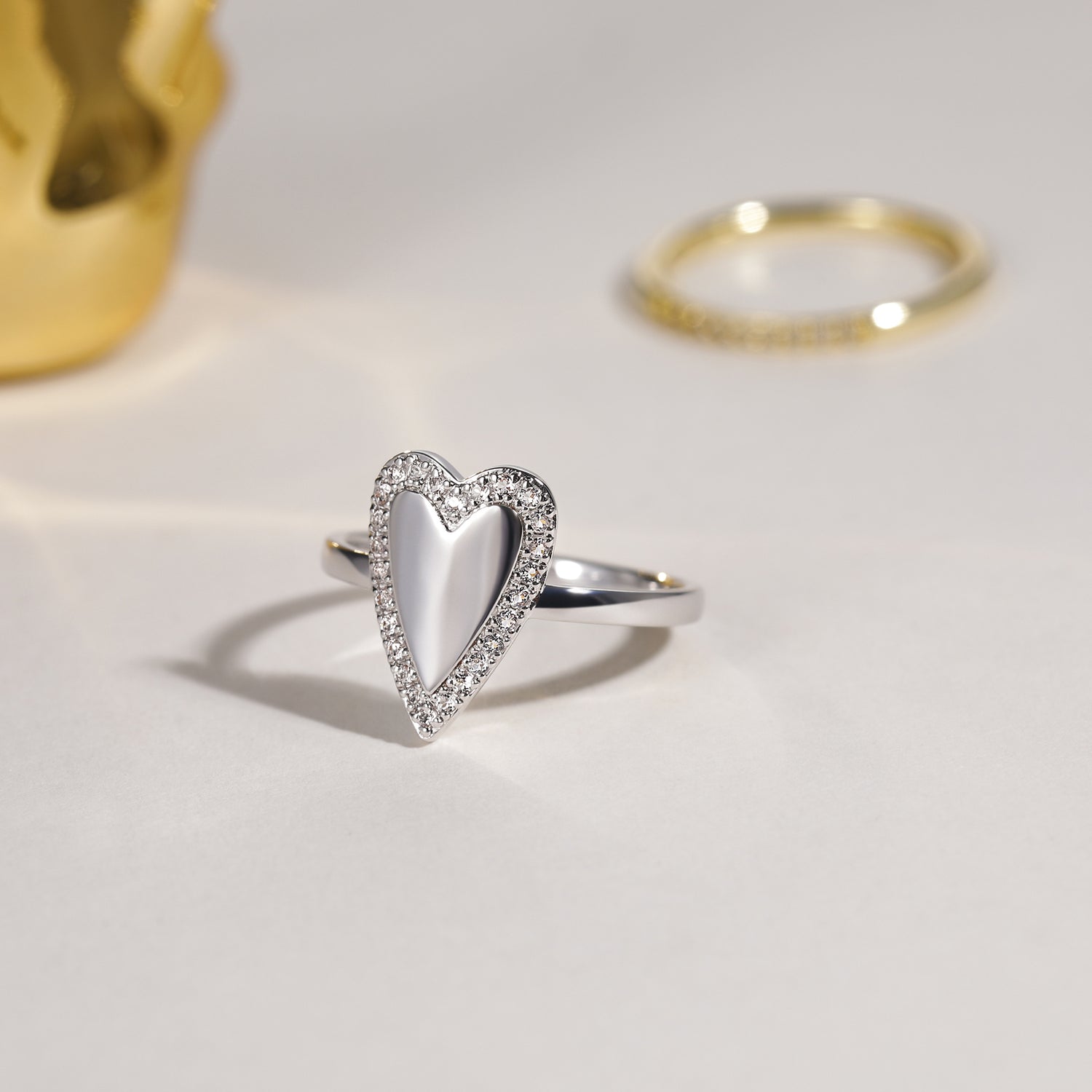 Anello in oro massiccio a forma di cuore