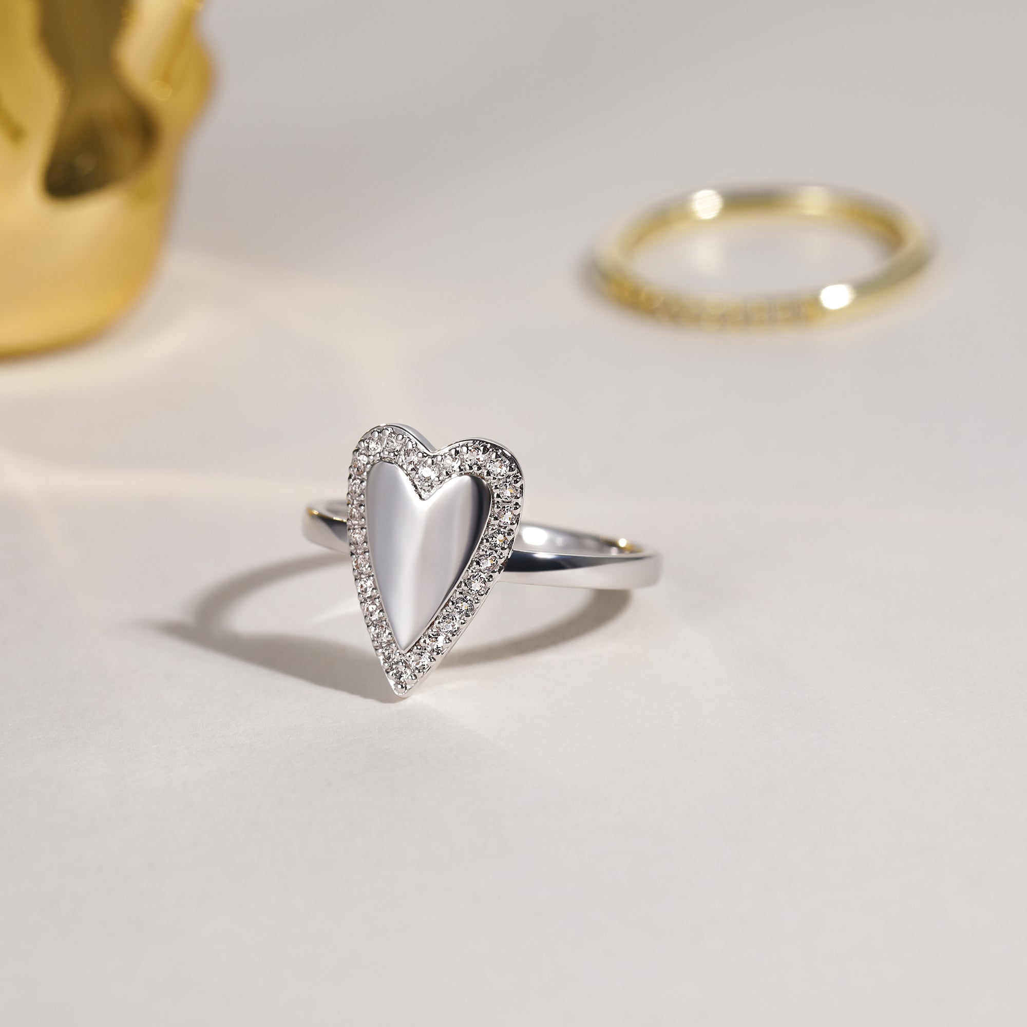 Anello in oro massiccio a forma di cuore