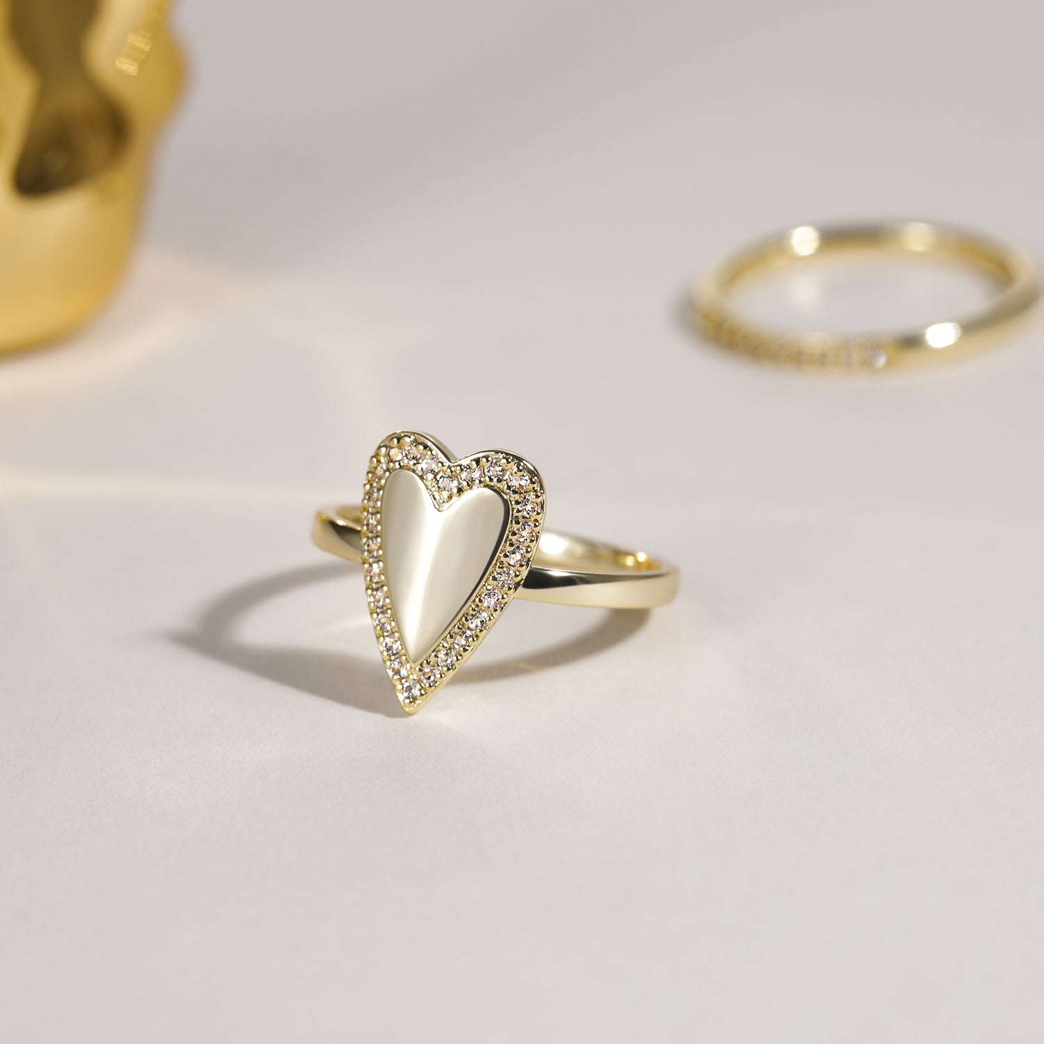 Anello in oro massiccio a forma di cuore