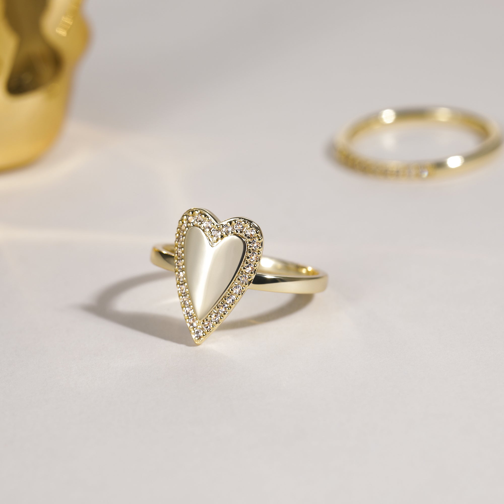 Anello in oro massiccio a forma di cuore