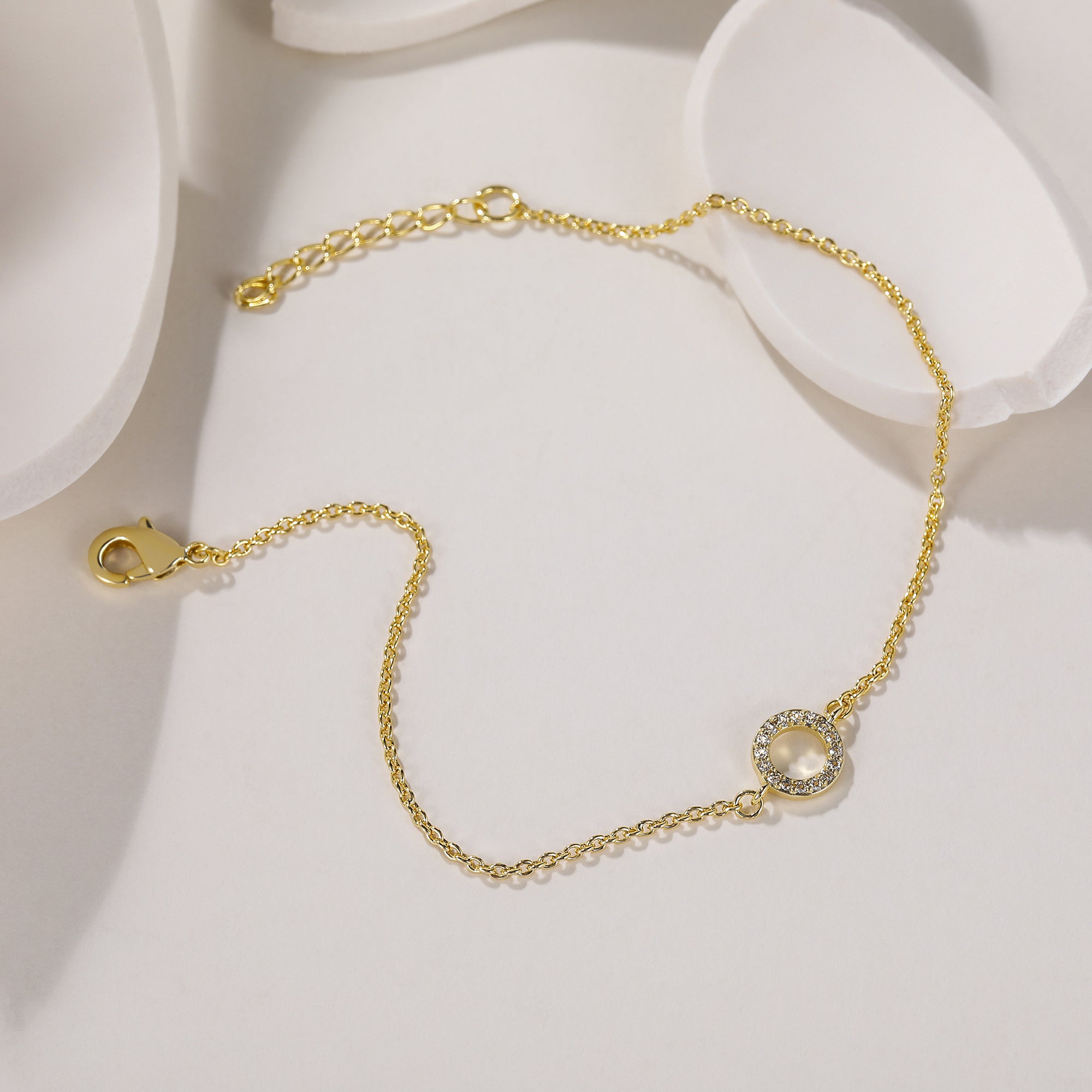 Bracciale in oro con pietre preziose circolari