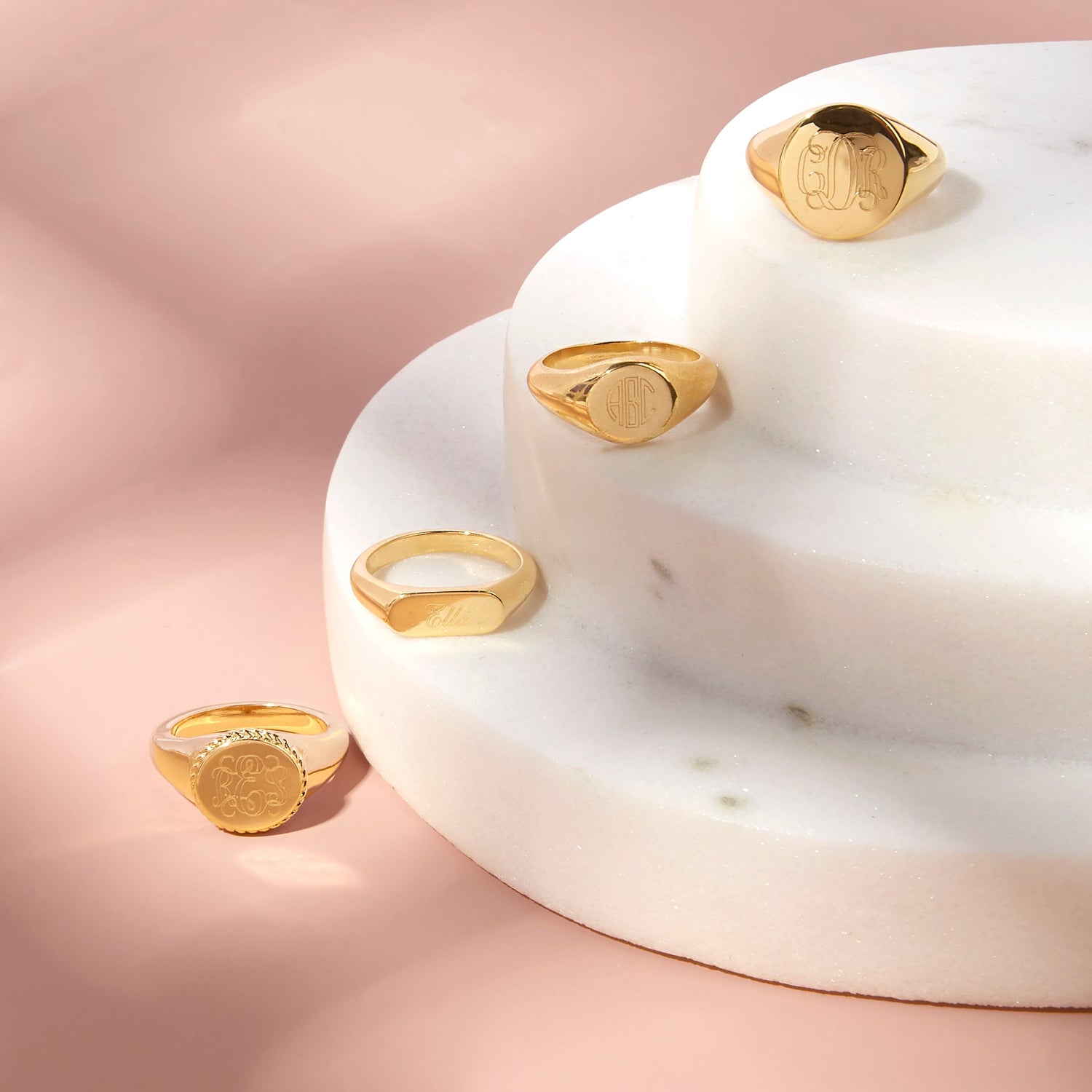 Anello di carattere floreale