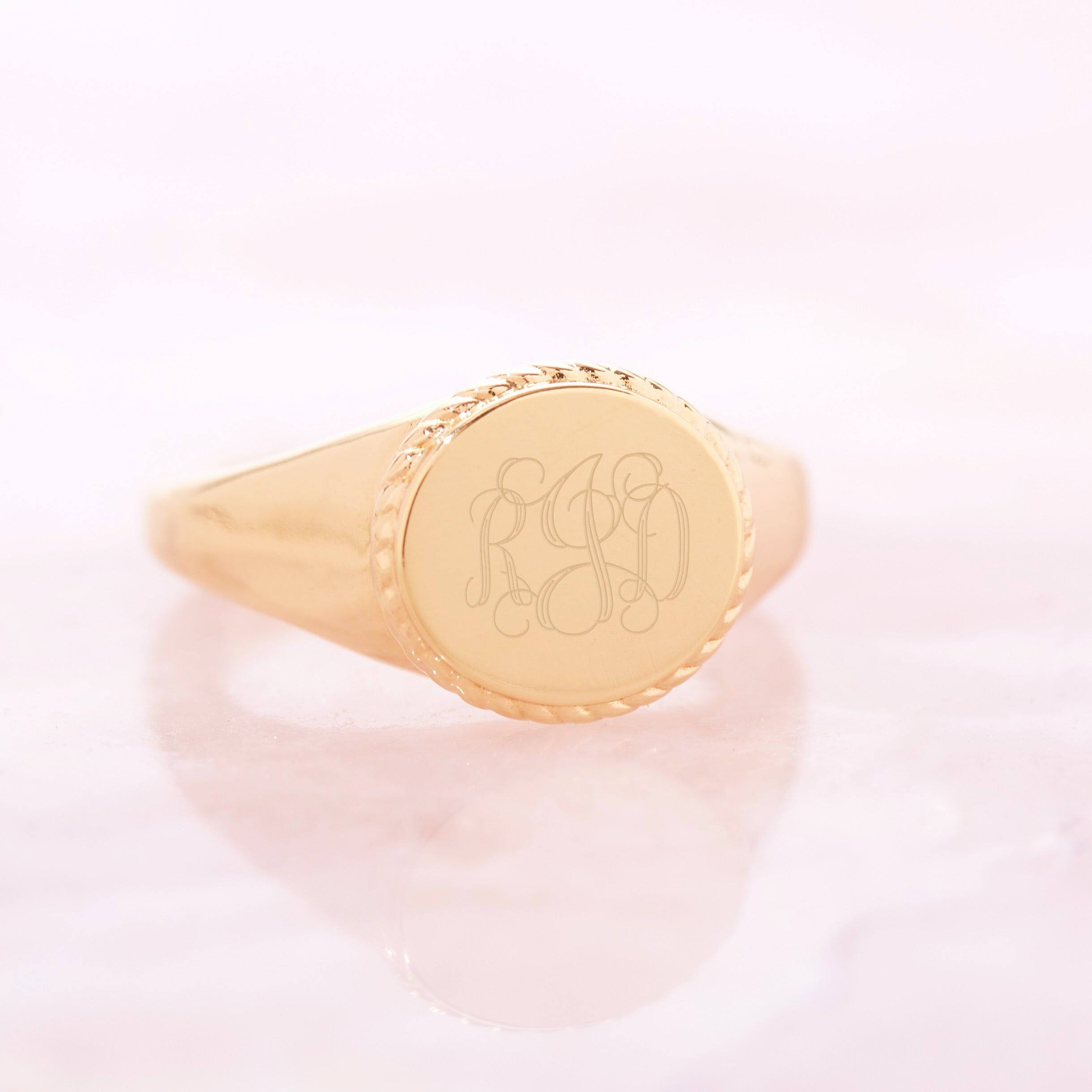 Anello di carattere floreale
