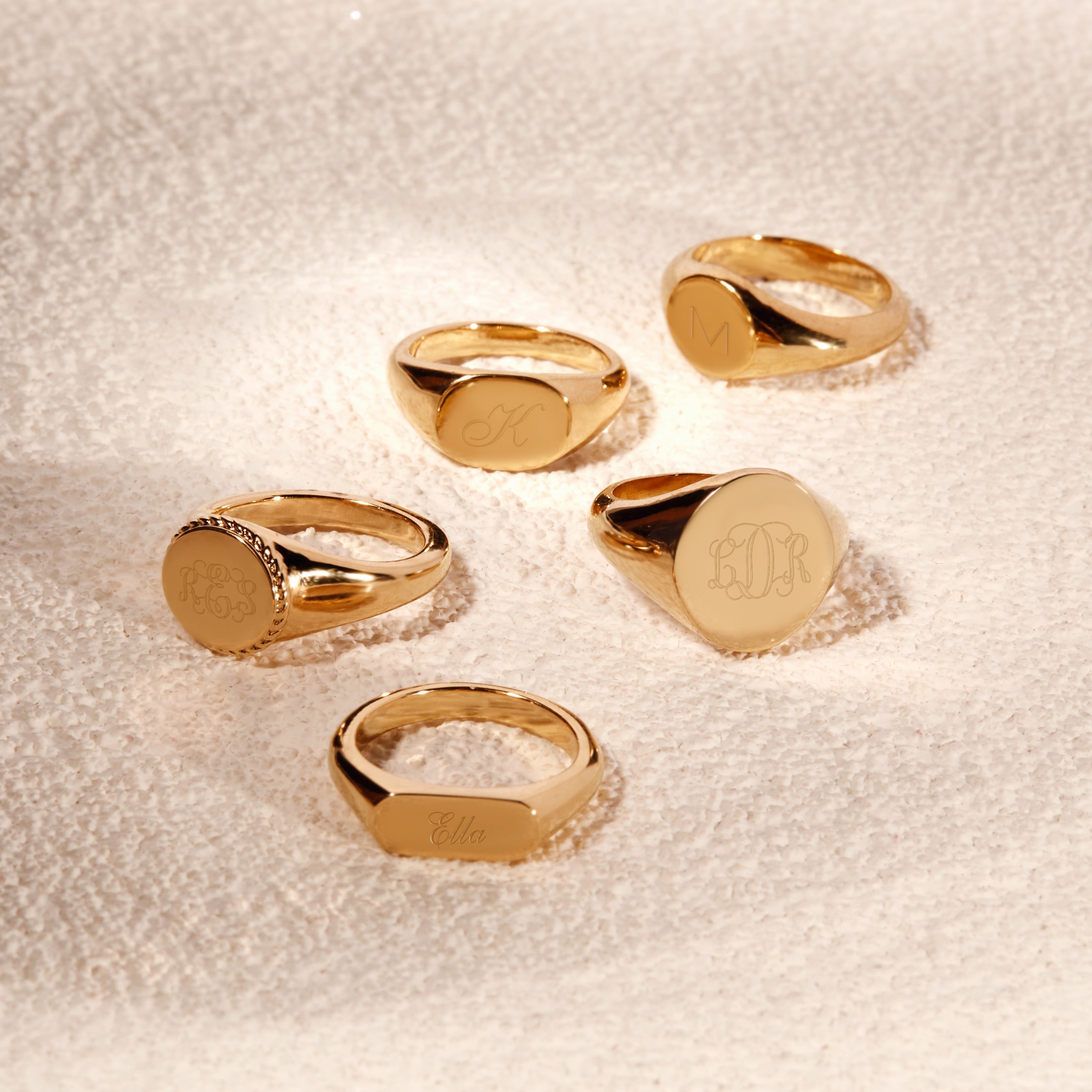 Anello di carattere floreale